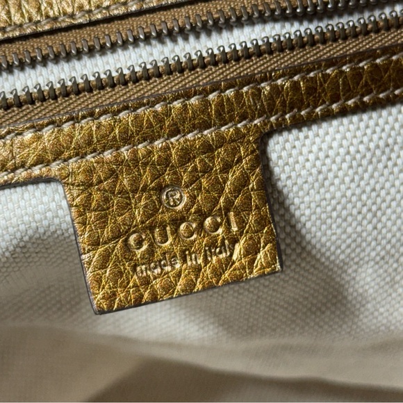 Gucci Ombré Pebbled Medium SoHo Logo Hobo in Metallic Gold - Picture 7 of 9